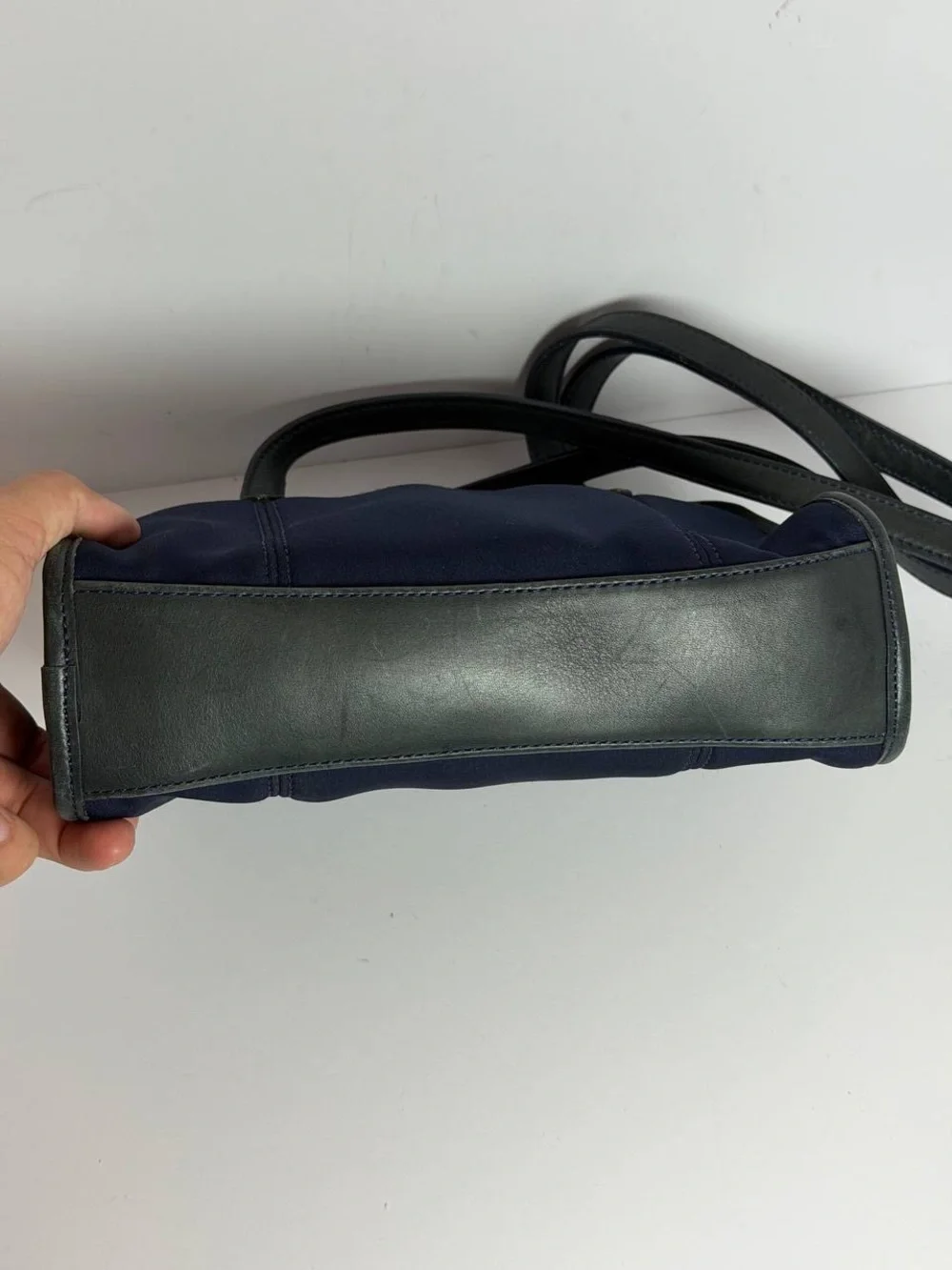 Coach Vintage 1998 Neoprene Swing Zip Shoulder Bag Navy